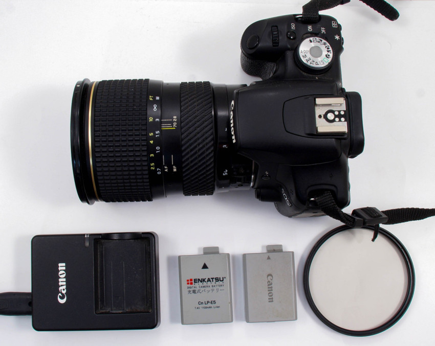 Камера Canon 500D с аккумуляторами, зарядкой и объективом