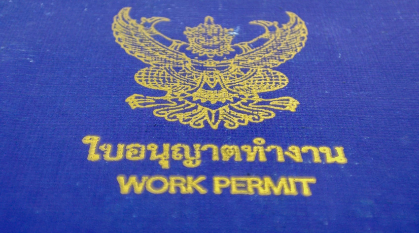 Обложка тайского разрешения на работу крупным планом