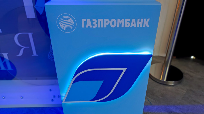 Элемент стенда Газпромбанк с декоративной подсветкой