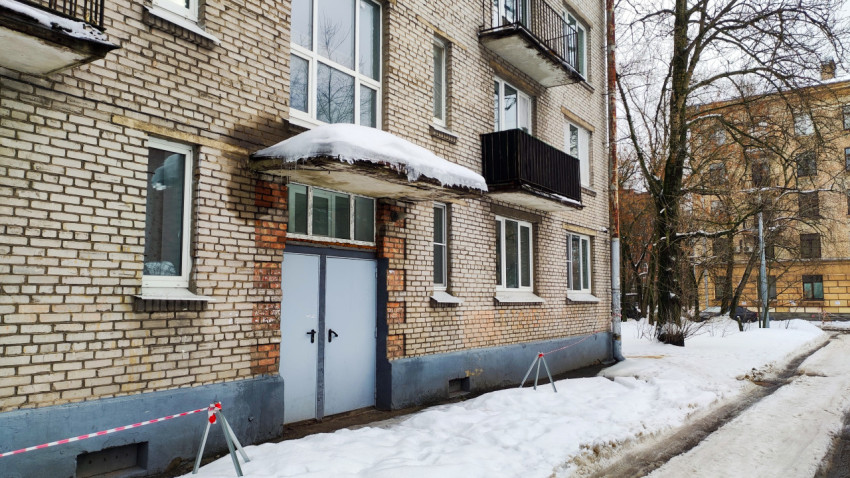 Вход в жилой многоквартирный дом