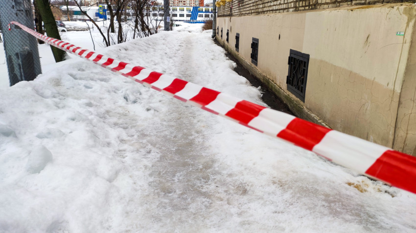 Опасность падения снега и сосулек