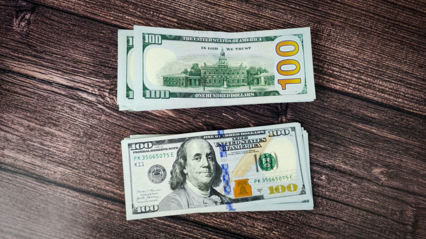 Лицевая и оборотная стороны стодолларовой купюры США