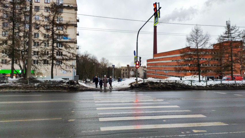 Пешеходный переход со светофором