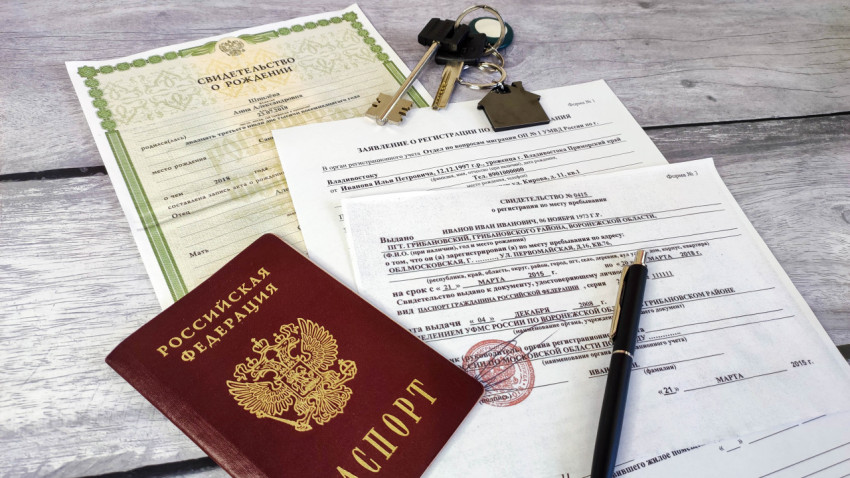 Паспорт, свидетельство о рождении и документы для временной регистрации