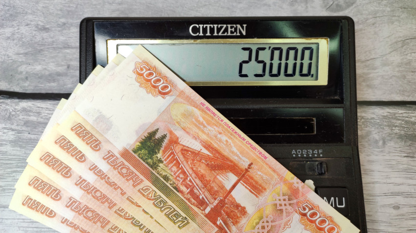 Калькулятор с суммой 25000 и купюры по 5000 рублей