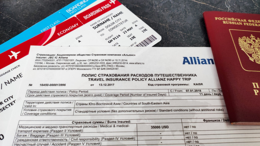 Полис Allianz с посадочными талонами и паспортом