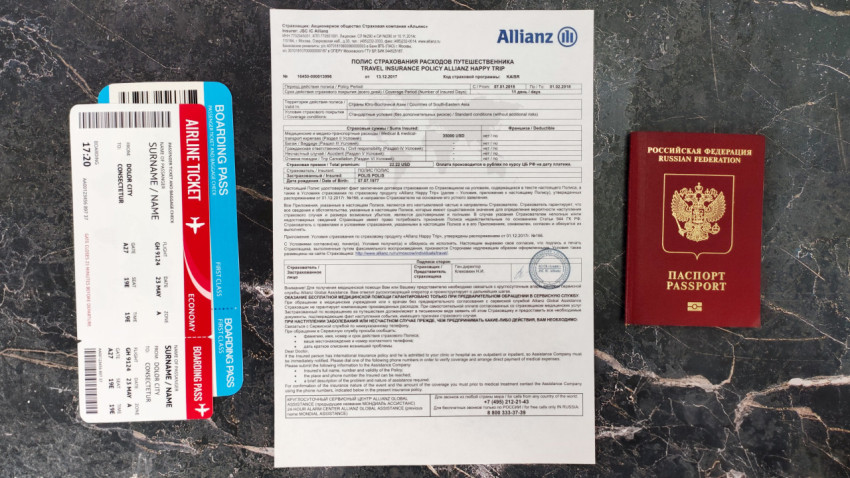 Полис Allianz с посадочным талоном и заграничным паспортом
