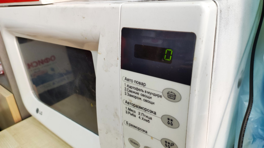 Панель управления микроволновки LG с цифровым дисплеем