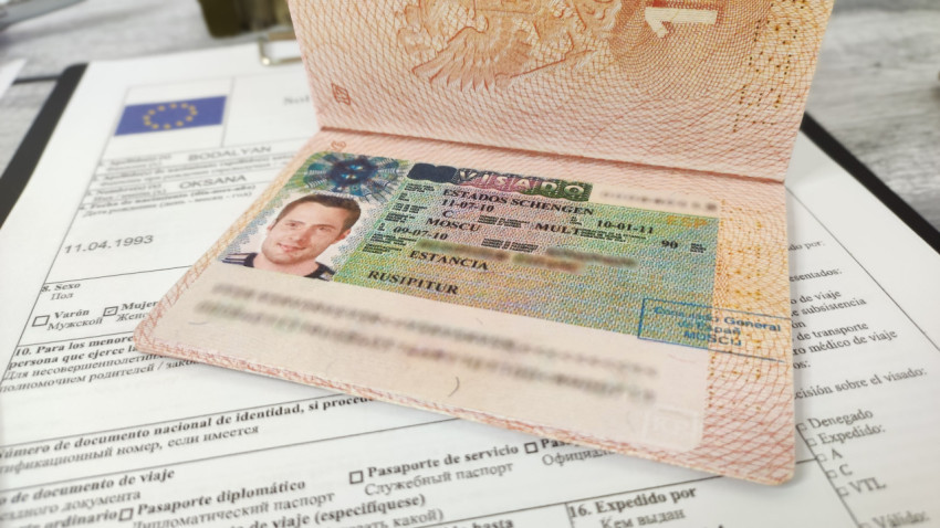 Заграничный паспорт с открытой шенгенской визой в Испанию