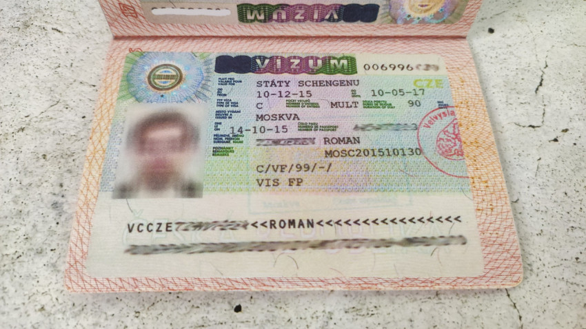 Паспорт с чешской многократной визой, выданной в Москве
