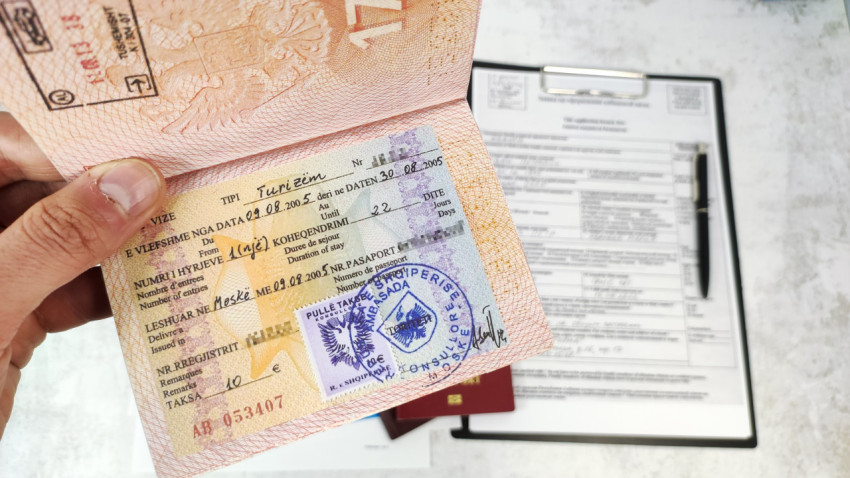 Туристическая виза Албании в загранпаспорте гражданина РФ