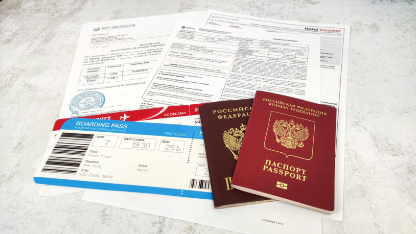 Паспорт РФ с авиабилетом, страховкой и ваучером отеля