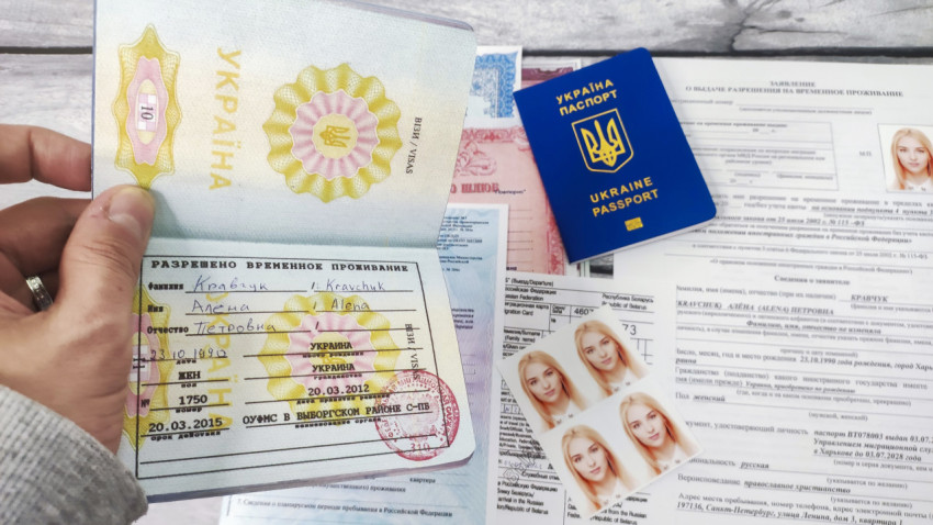 Паспорт Украины с разрешением на временное проживание и сопроводительными документами