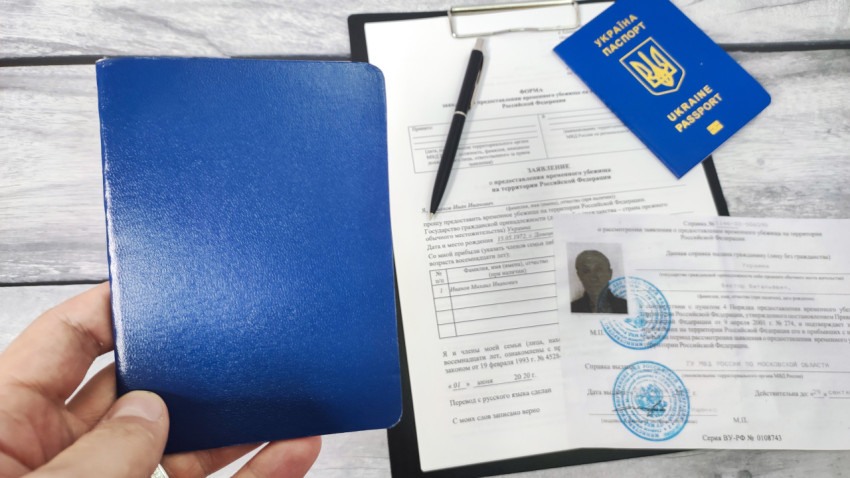 Документы для временного убежища с украинским паспортом и обложкой