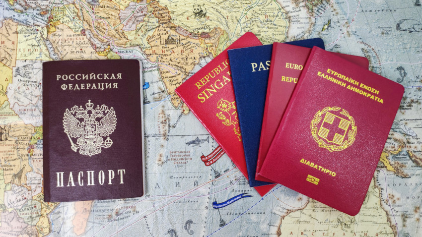 Паспорт России и заграничные паспорта на карте мира