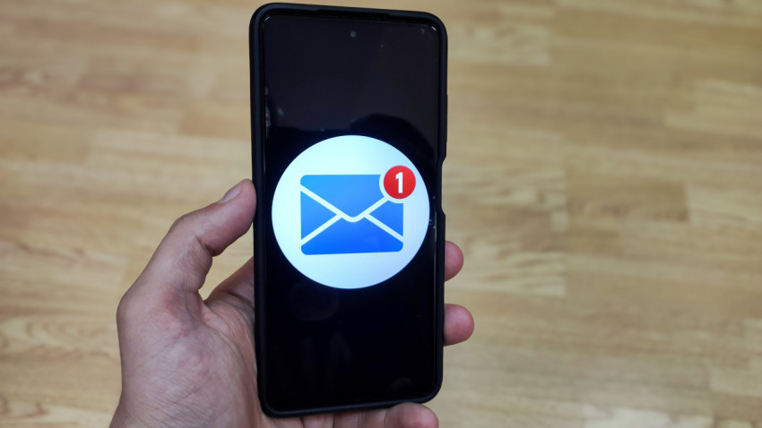 Значок нового сообщения на экране смартфона