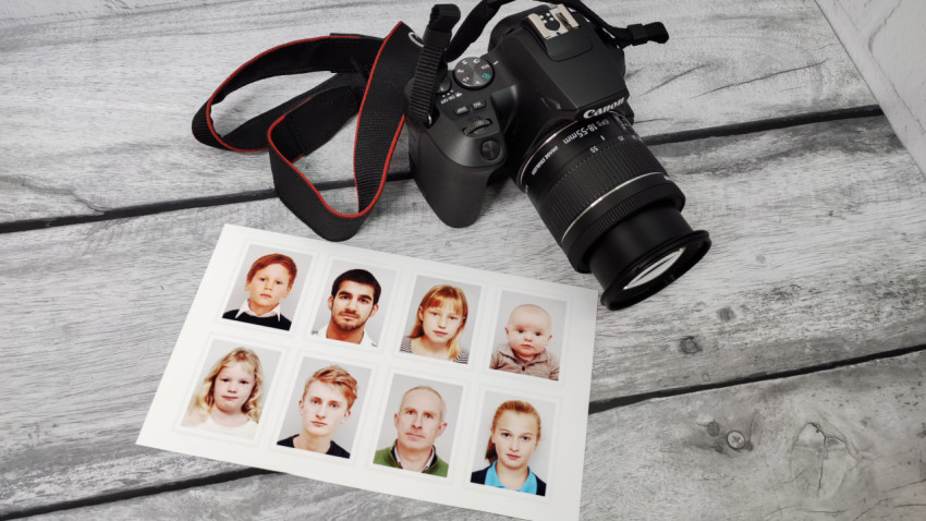 Фотоаппарат и отпечатанные фото на документы