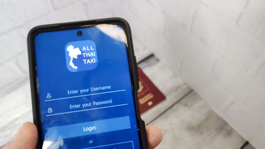 Экран приложения ALL THAI TAXI на смартфоне
