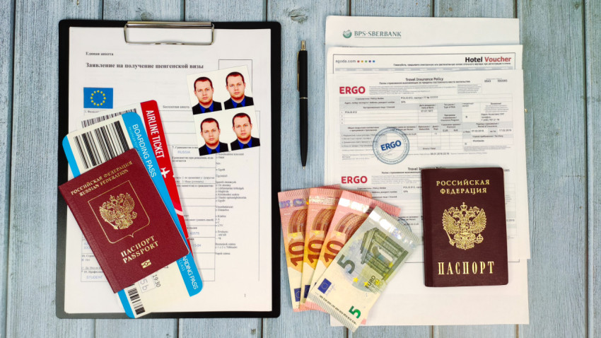 Комплект документов и наличные для оформления шенгенской визы