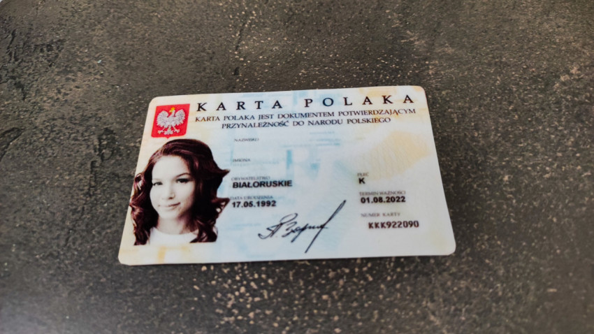 Карта Поляка на тёмной поверхности