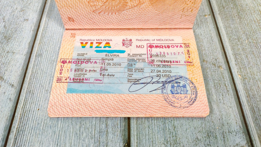 Виза Молдовы с отметками пограничного контроля