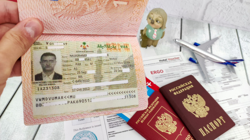 Загранпаспорт с визой Мальдивской Республики и сопроводительными документами