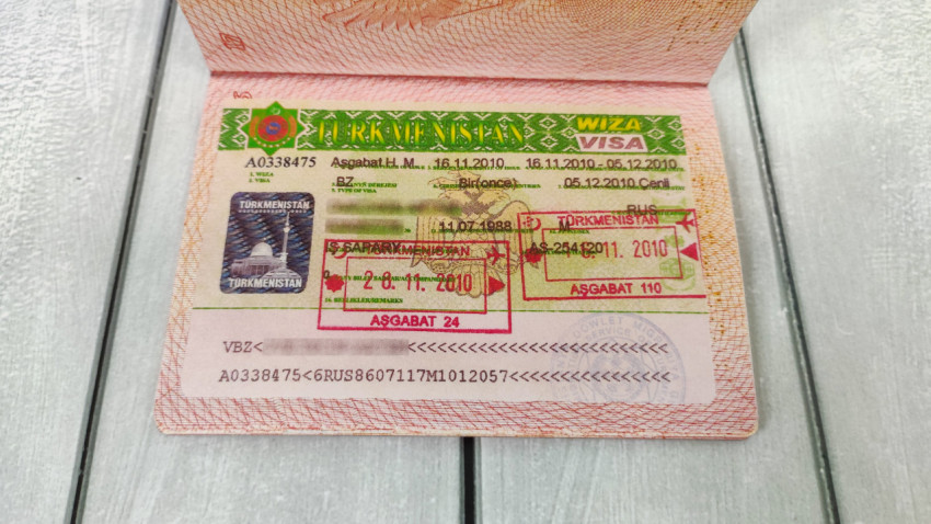 Паспорт с визой Туркменистана и отметками о въезде