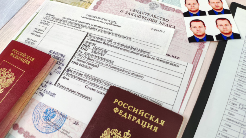 Внутренний и заграничный паспорта России старого образца с комплектом документов