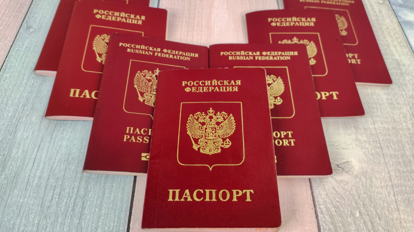 Заграничные паспорта Российской Федерации крупным планом