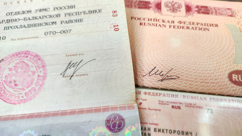 Подписи в паспортах РФ крупным планом