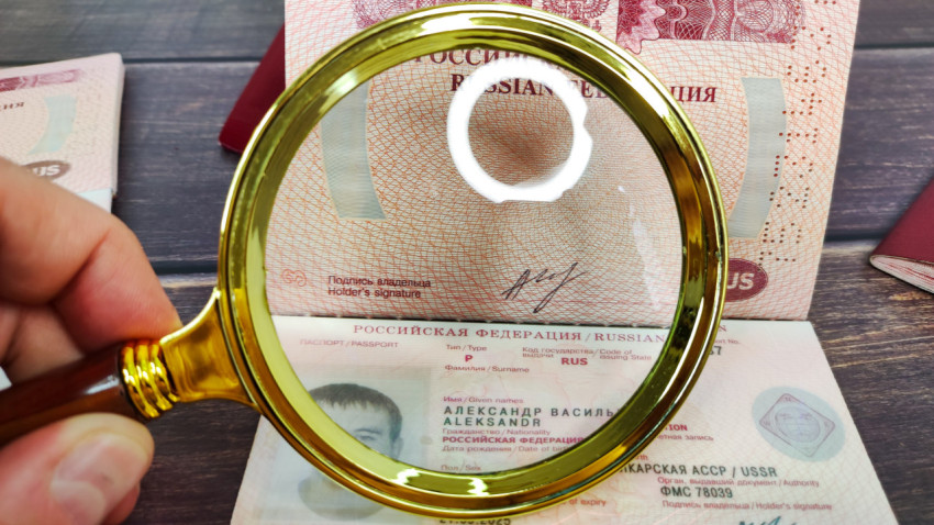 Загранпаспорт РФ под увеличительным стеклом