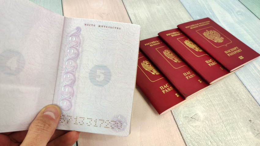 Разворот внутреннего паспорта РФ и загранпаспорта нового образца