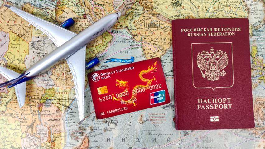 Паспорт РФ, банковская карта и самолёт на карте Африки