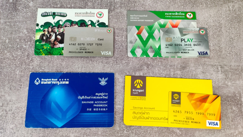 Банковские карты и сберегательные книжки Таиланда