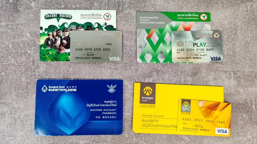 Банковские карты и сберегательные книжки тайских банков
