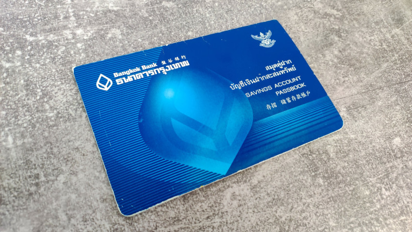 Сберегательная книжка Bangkok Bank, вид под углом