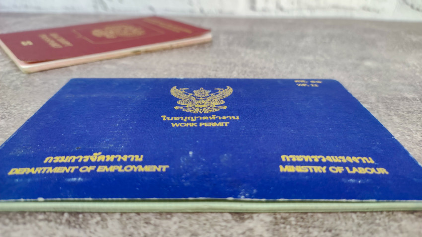 Тайский рабочий пермит и заграничный паспорт