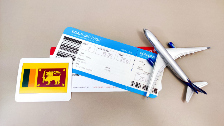 Флаг Шри-Ланки, авиабилеты и модель самолёта