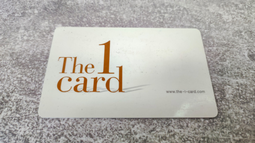 Карта The 1 Card на столе