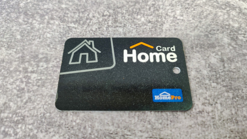 Карта HomePro Home Card на столе