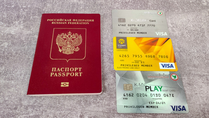 Загранпаспорт РФ и три банковские карты тайских банков