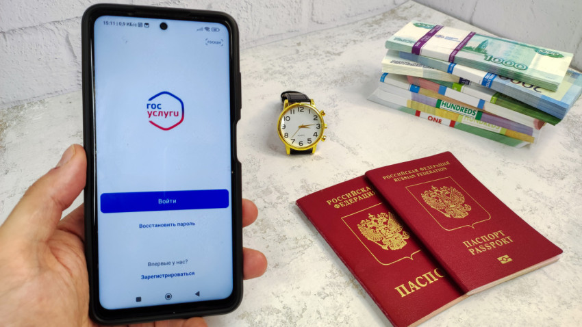 Смартфон с приложением Госуслуги, загранпаспорта РФ, часы и стопки валюты
