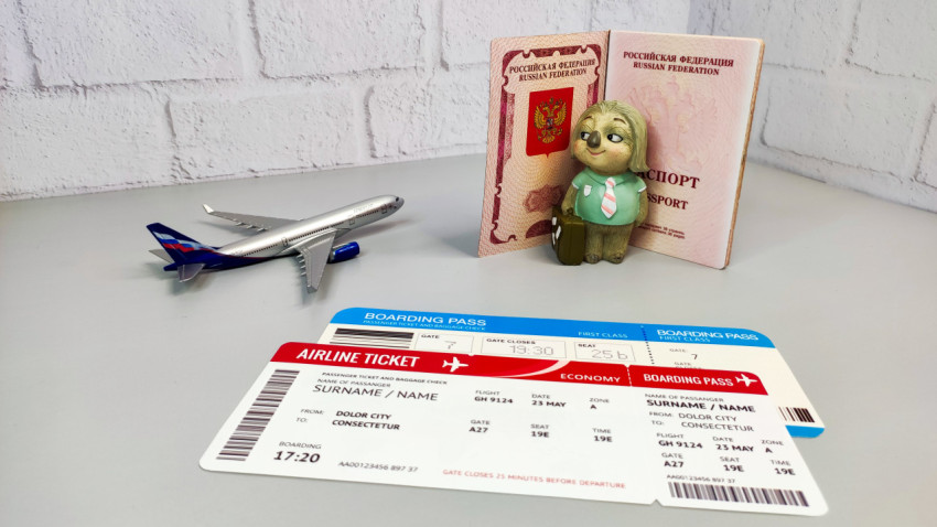Загранпаспорт, авиабилеты и модель самолета