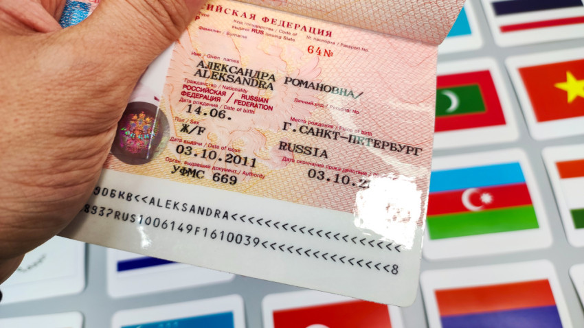Российский заграничный паспорт с личными данными