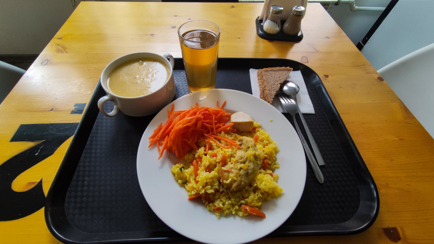 Комплексный обед с супом, пловом и морковным салатом