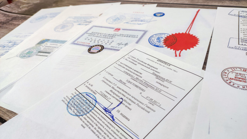 Апостиль и консульские документы разных стран на одной поверхности
