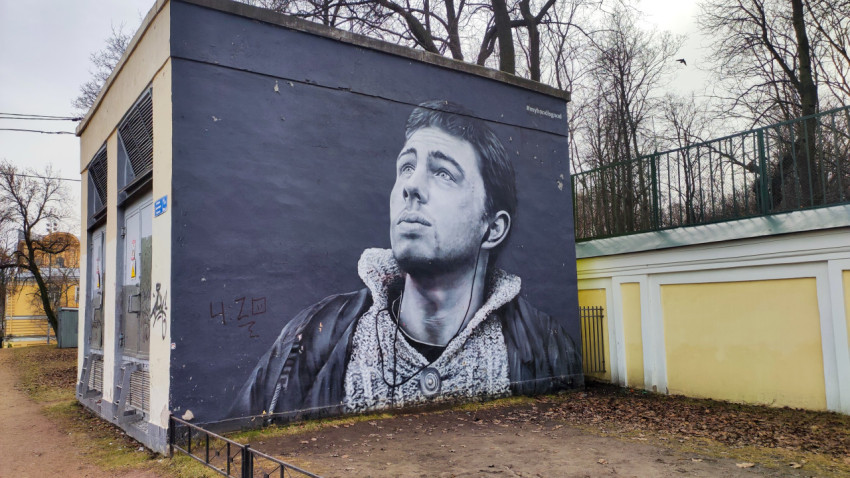 Граффити Сергея Бодрова на трансформаторной подстанции на площади Александра Невского