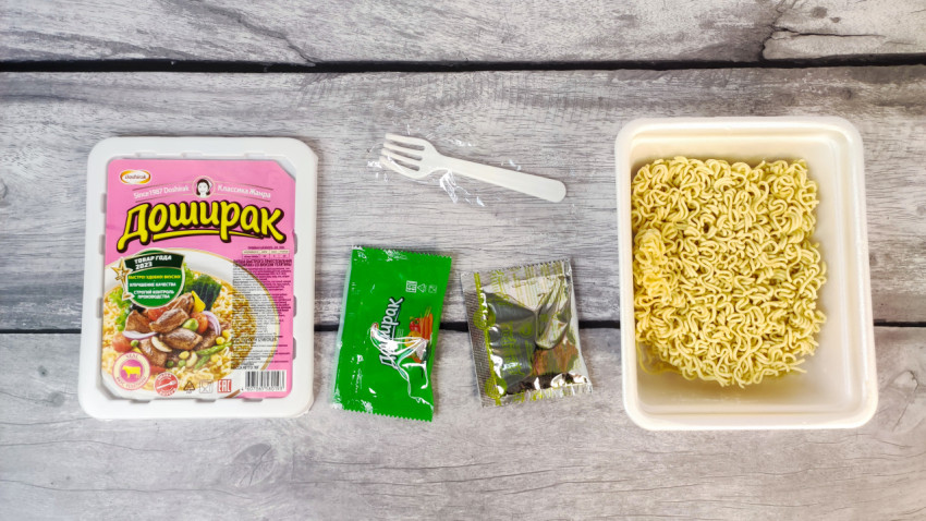 Комплект лапши быстрого приготовления «Доширак» в разобранном виде