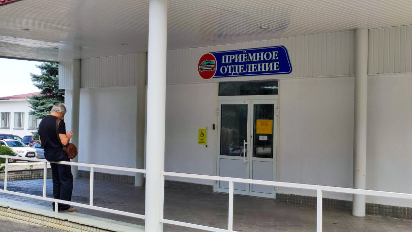 Вход в приёмное отделение медицинского учреждения