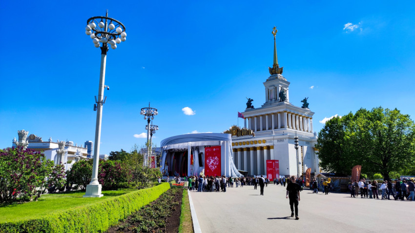 Панорамный вид на павильон «Центральный» ВДНХ
